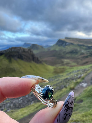 1.22ct Sapphire Thorns + Roses